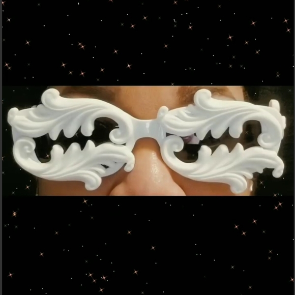 2 Sunglasses w Bonus Pair - Picture 5 of 6